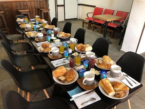 Daily continental breakfast (EUR 4 per person)