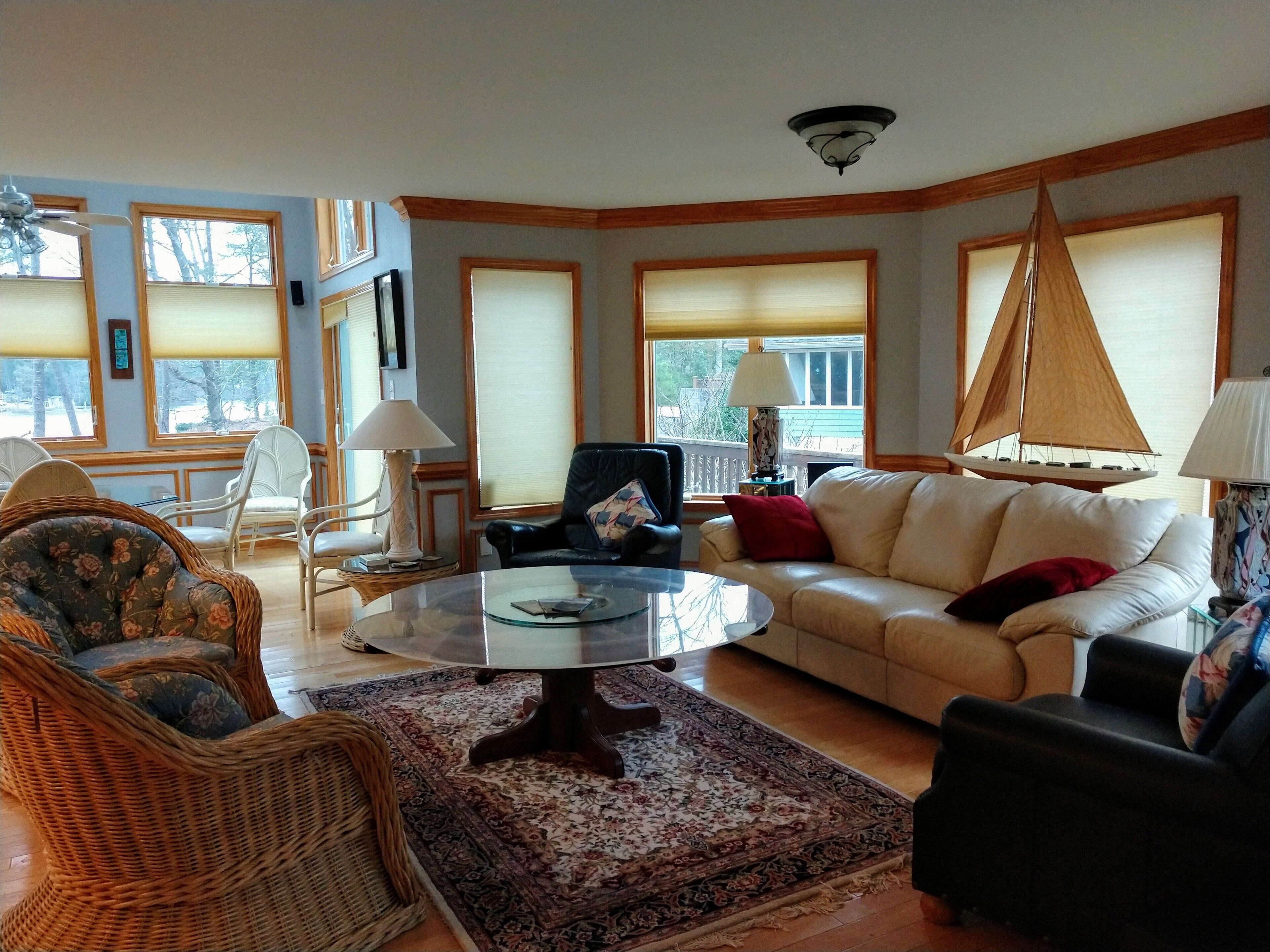 Flat-screen TV, fireplace, DVD player, books