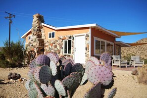 Exterior detail - The Cabin at Windy Gap (Joshua Tree)