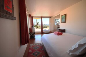 1 bedroom, iron/ironing board, WiFi - The Cabin at Windy Gap (Joshua Tree)
