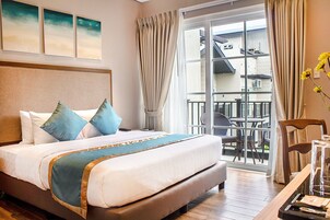 Habitación Deluxe, 1 cama de matrimonio grande | Escritorio, cortinas opacas, wifi gratis y ropa de cama