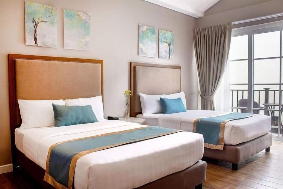 Desk, blackout curtains, free WiFi, bed sheets