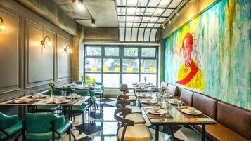 Desayuno a la carta (PHP 260 por persona)