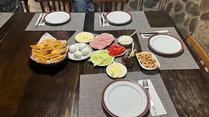 فطور أوروبي مجانًا يوميًا