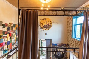 设计公寓 | 办公桌、隔音、免费 WiFi、床单