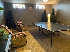 Games room - A Home With Room to Roam (Omak)