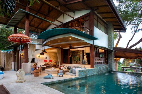 Ultra Luxury Balinese Style. Close to the Beaches. Private Pool.