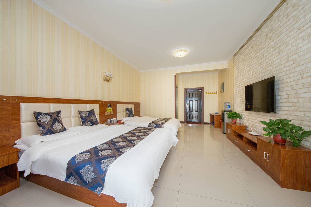 Cortinas blackout, wifi gratis y ropa de cama 