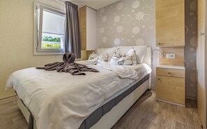 3 chambres, fer et planche à repasser, Wi-Fi, draps fournis