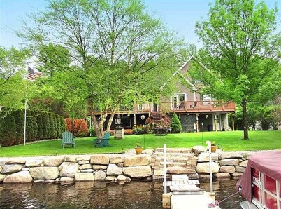 Beautiful 5 bedroom Waterfront House w/skiing/snowboarding/snow mobile path near