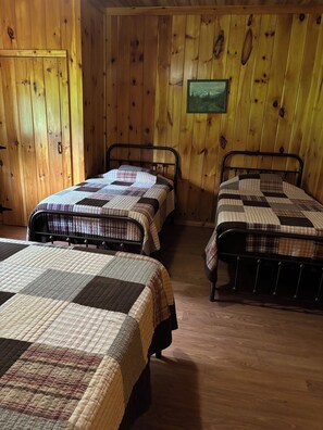 3 bedrooms, free WiFi, bed sheets