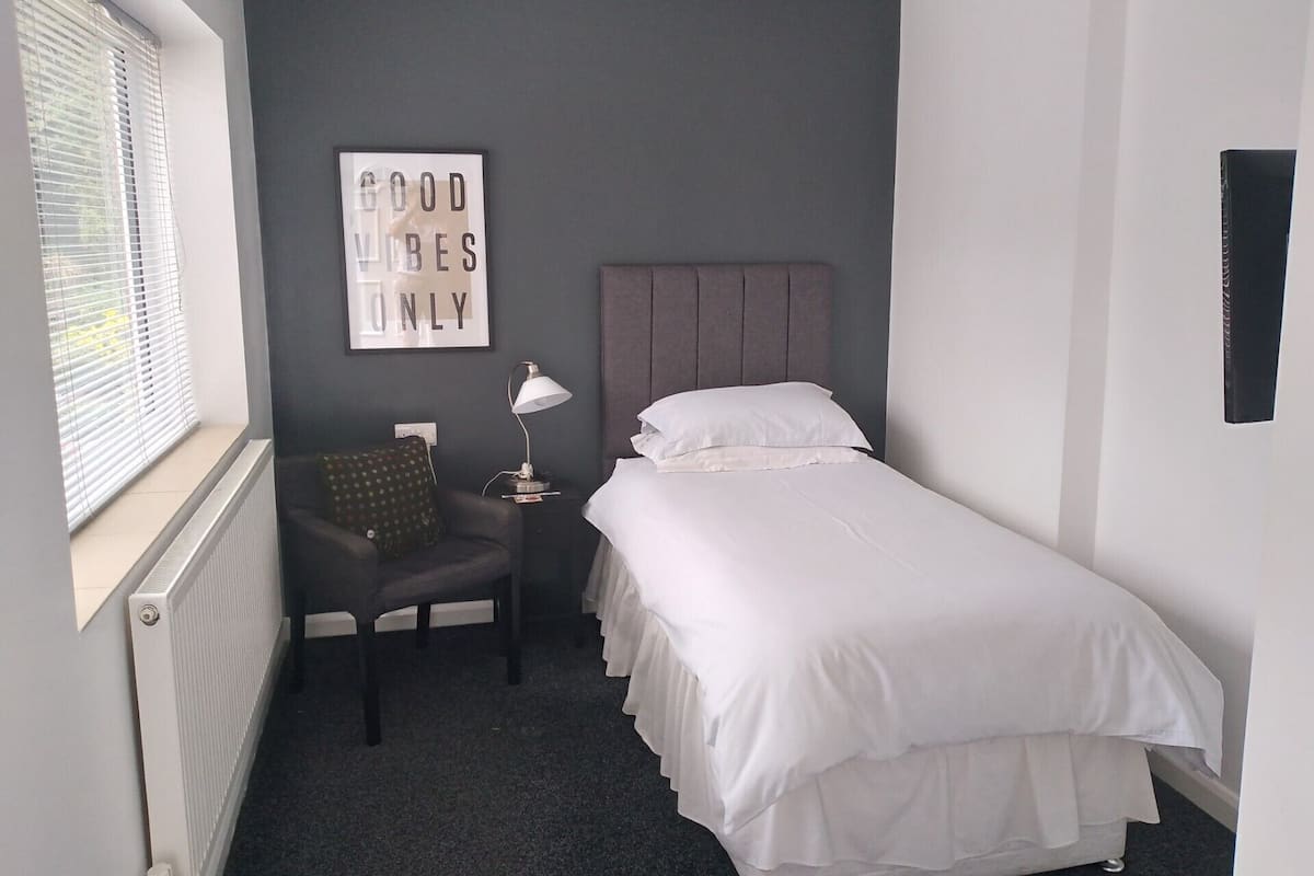 Single Room | Individually decorated, individually furnished, blackout drapes