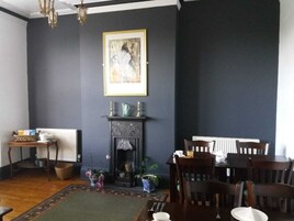 Café da manhã inglês grátis todos os dias