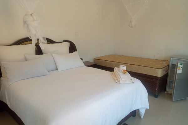 Standard Twin Room | Desk, laptop workspace, soundproofing, iron/ironing board (on request)