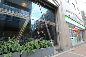 Exterior detail - Shimanouchi Luxury Apartment (Osaka)