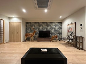Living area - Shimanouchi Luxury Apartment (Osaka)