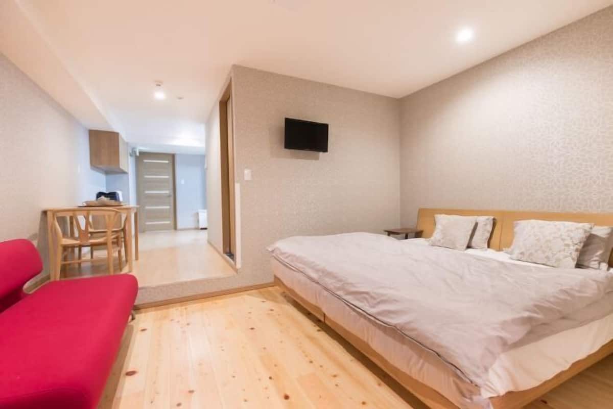 1 bedroom, desk, laptop workspace, free WiFi