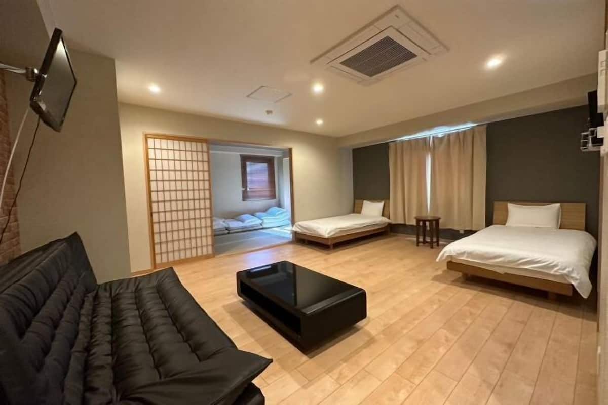 1 bedroom, desk, laptop workspace, free WiFi