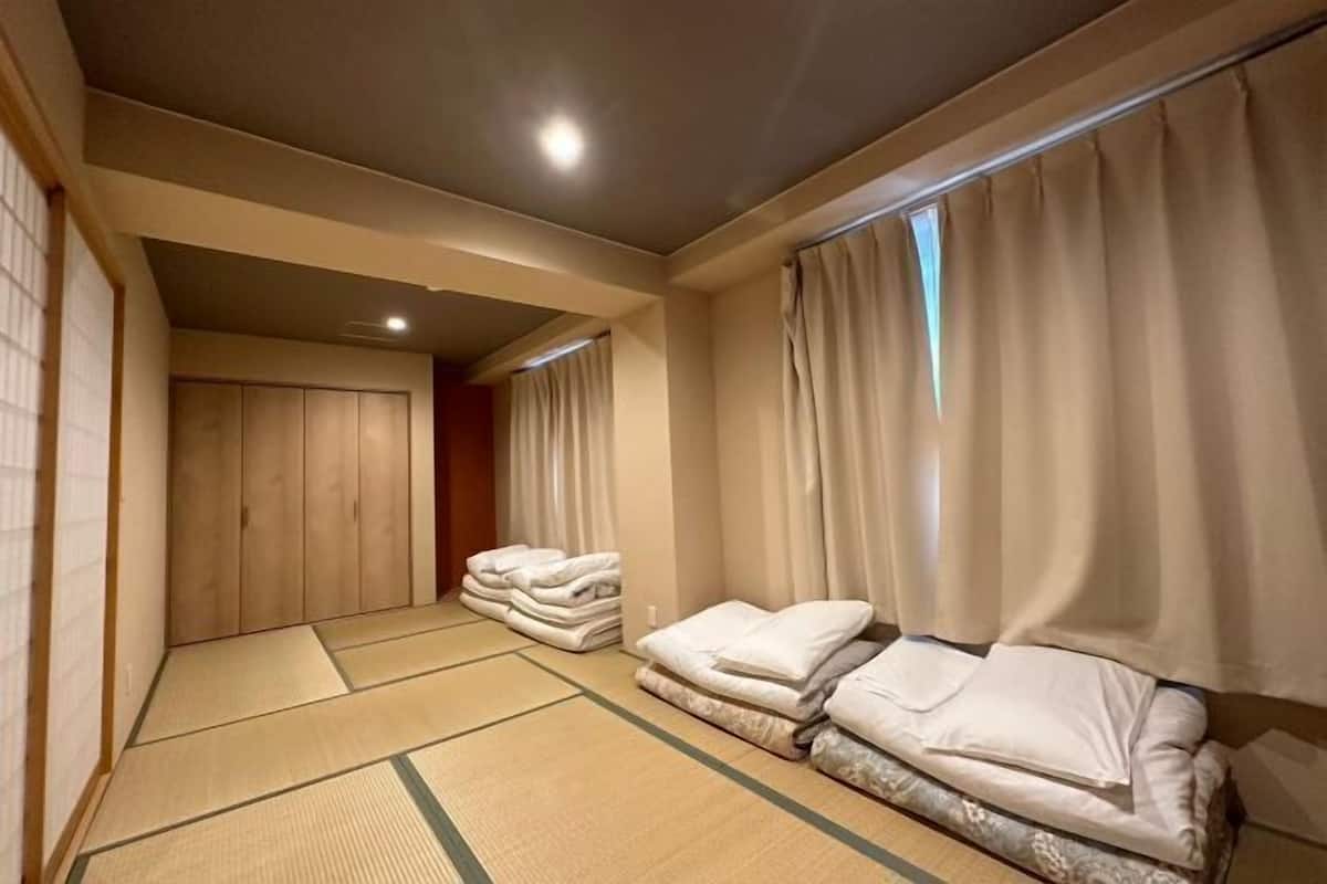 1 bedroom, desk, laptop workspace, free WiFi