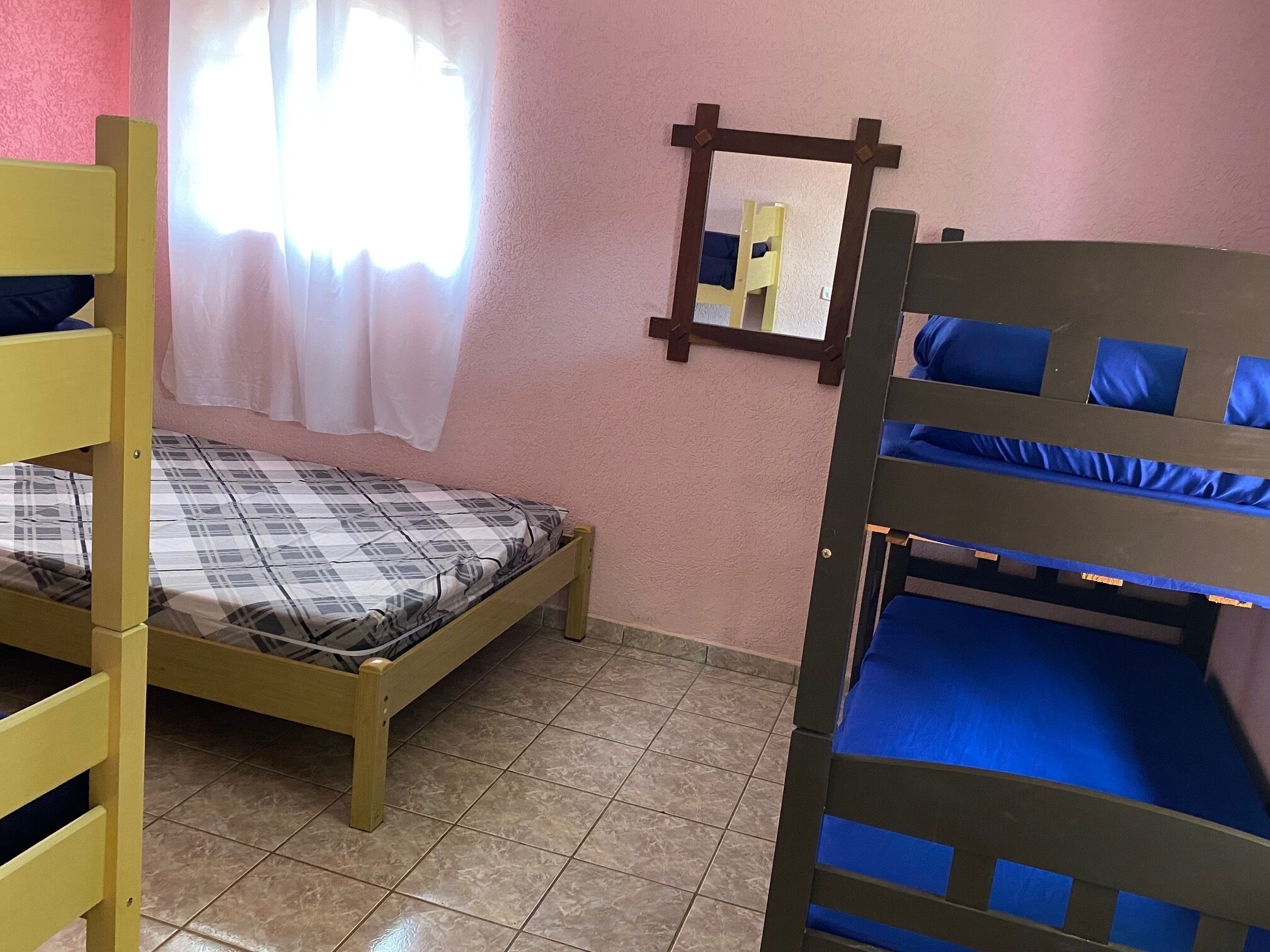 5 室のベッドルーム、デスク、アイロン / アイロン台、WiFi (無料)