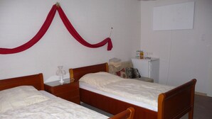 Double Room, Shared Bathroom | In-room safe, blackout drapes, rollaway beds (surcharge), WiFi (free) - Haus Wilma (Freigericht)