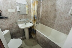 อ่างอาบน้ำ, ไดร์เป่าผม, ผ้าเช็ดตัว, สบู่