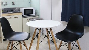 房內用餐