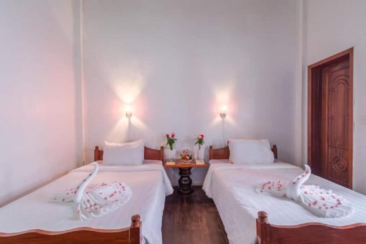 Desk, free WiFi, bed sheets
