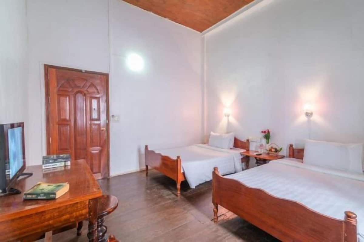 Desk, free WiFi, bed sheets