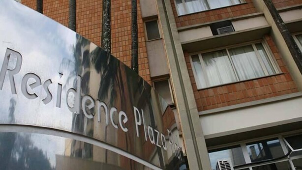 A building with a sign that reads "Residence Plaza." - Residence Plaza Flat (Ribeirão Preto)