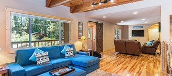 Bernese's Bungalow - Family and Dog Friendly in Lower Tahoe Donner with Updated Kitchen, Bunk Room