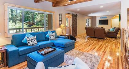 Bernese's Bungalow - Family and Dog Friendly in Lower Tahoe Donner with Updated Kitchen, Bunk Room