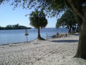 サンラウンジャー、ビーチタオル