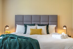 4 slaapkamers, een strijkplank/strijkijzer, gratis wifi, beddengoed