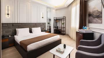 Deluxe Double Room | Minibar, blackout drapes, soundproofing, free WiFi