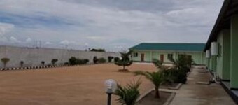 Mopees Lodge