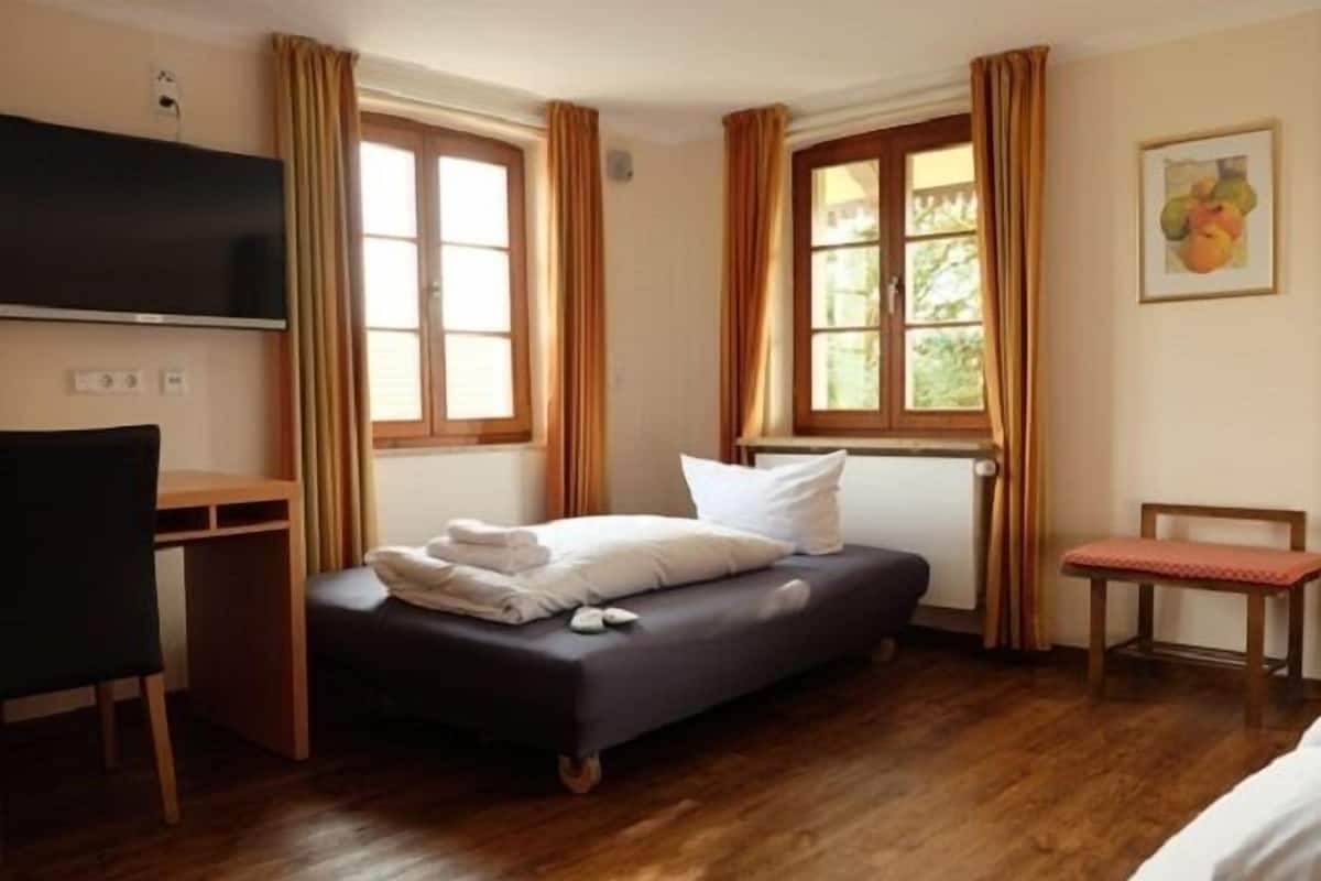 Free WiFi, bed sheets