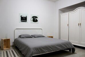 2 bedrooms, iron/ironing board, free cots/infant beds, free WiFi