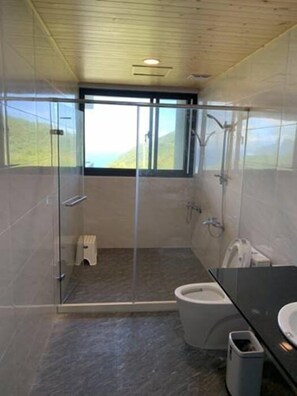 A modern bathroom with a glass-enclosed shower, a toilet, and a sink. - Kinshui Villa (Shoufeng)