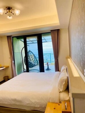 โต๊ะทำงาน, ผ้าม่านกันแสง, ห้องเก็บเสียง, Wi-Fi ฟรี