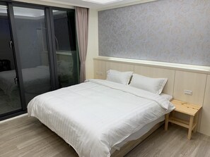 Habitación doble | Escritorio, cortinas blackout, insonorización y wifi gratis 