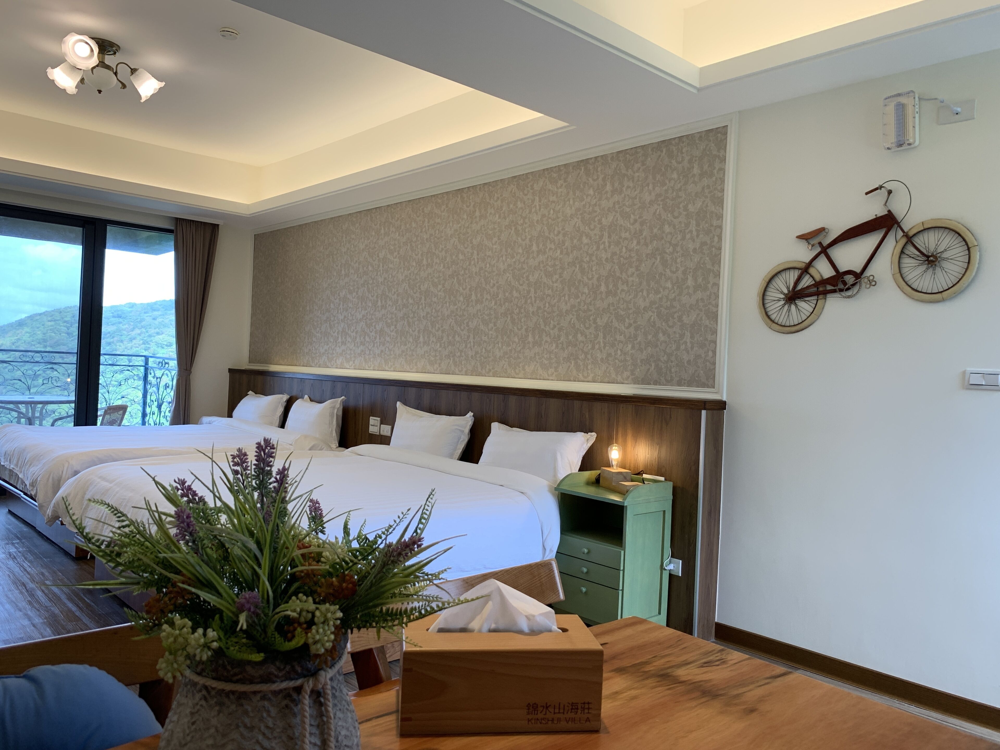 Vierbettzimmer | Schreibtisch, Verdunkelungsvorhänge, schallisolierte Zimmer