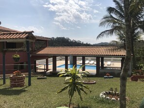 Outdoor pool - Wonderful property with 2 suites + 3 bedrooms with pool and barbecue area with extension. (São Roque)