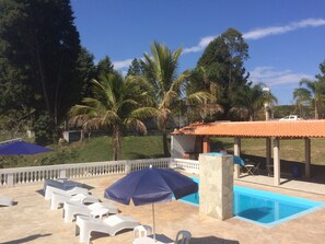 Outdoor pool - Wonderful property with 2 suites + 3 bedrooms with pool and barbecue area with extension. (São Roque)