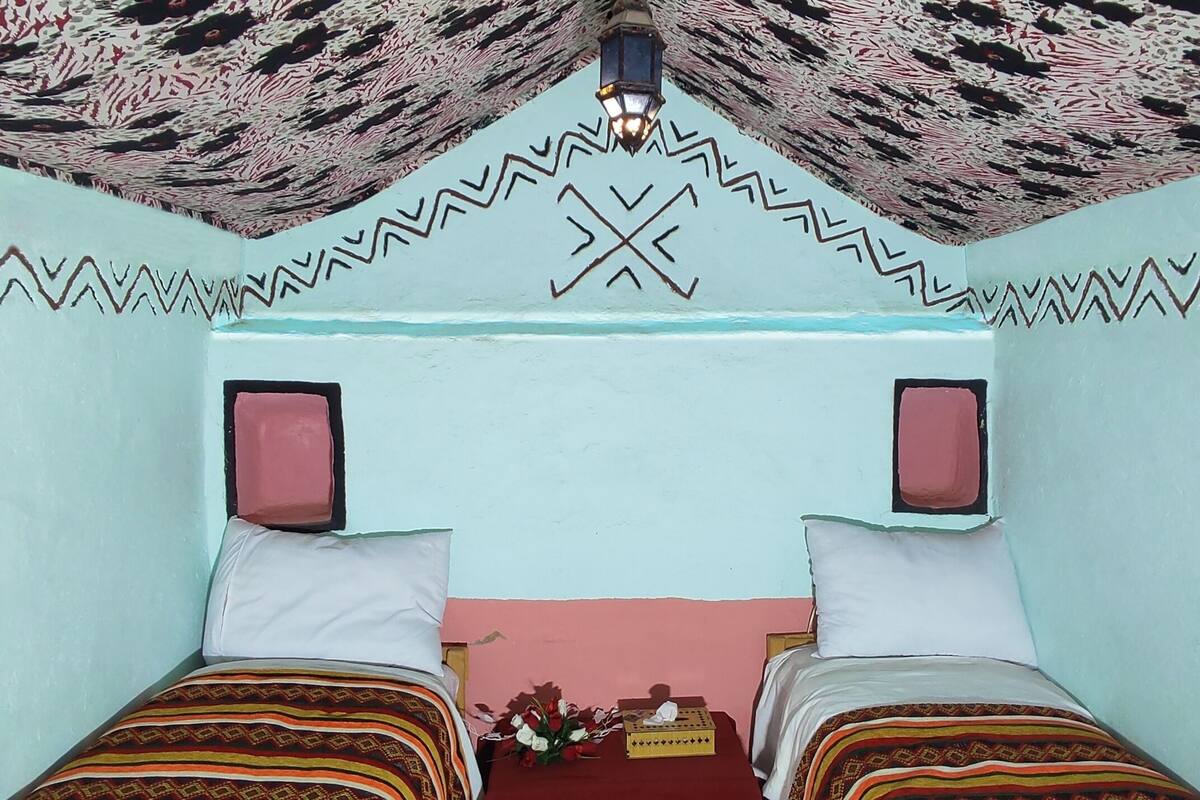 Economy Cabin, Shared Bathroom | Desk, blackout curtains, soundproofing, iron/ironing board (on request)