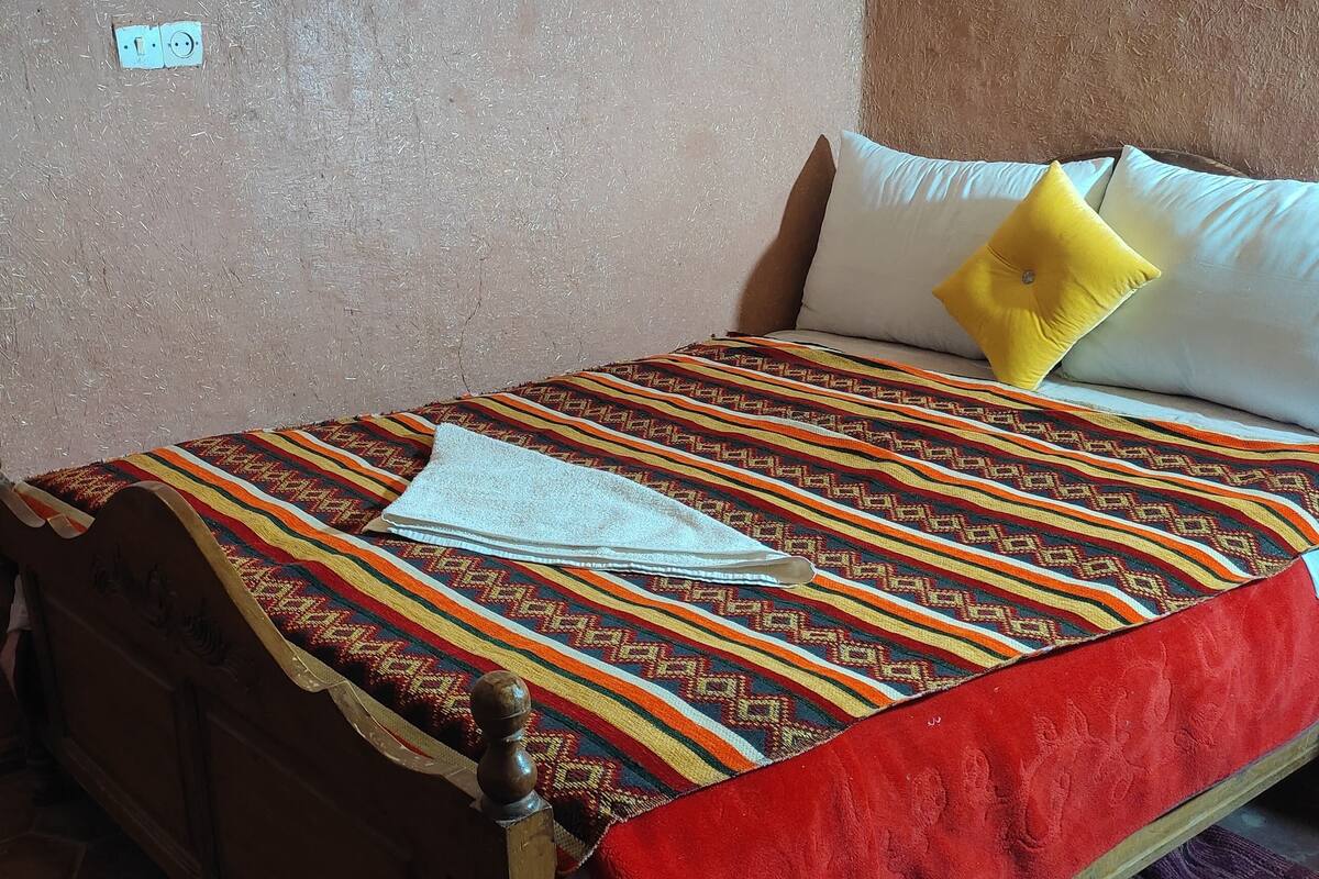 Double Room, Private Bathroom | Desk, blackout curtains, soundproofing, iron/ironing board (on request)