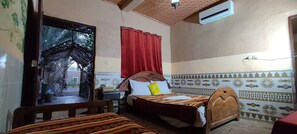 Suite classique, salle de bain privée | Bureau, rideaux d’obscurcissement, système d’insonorisation