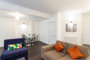 Living area - Knightsbridge- 28 Hans Rd Apartments (London)