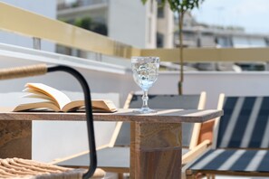 Senior-Zimmer | Minibar, Zimmersafe, individuell dekoriert, Schreibtisch