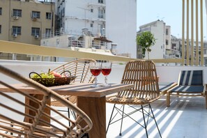 Panoramic Room | Minibar, in-room safe, individually decorated, desk - Fos DownTown Suites (Athens)